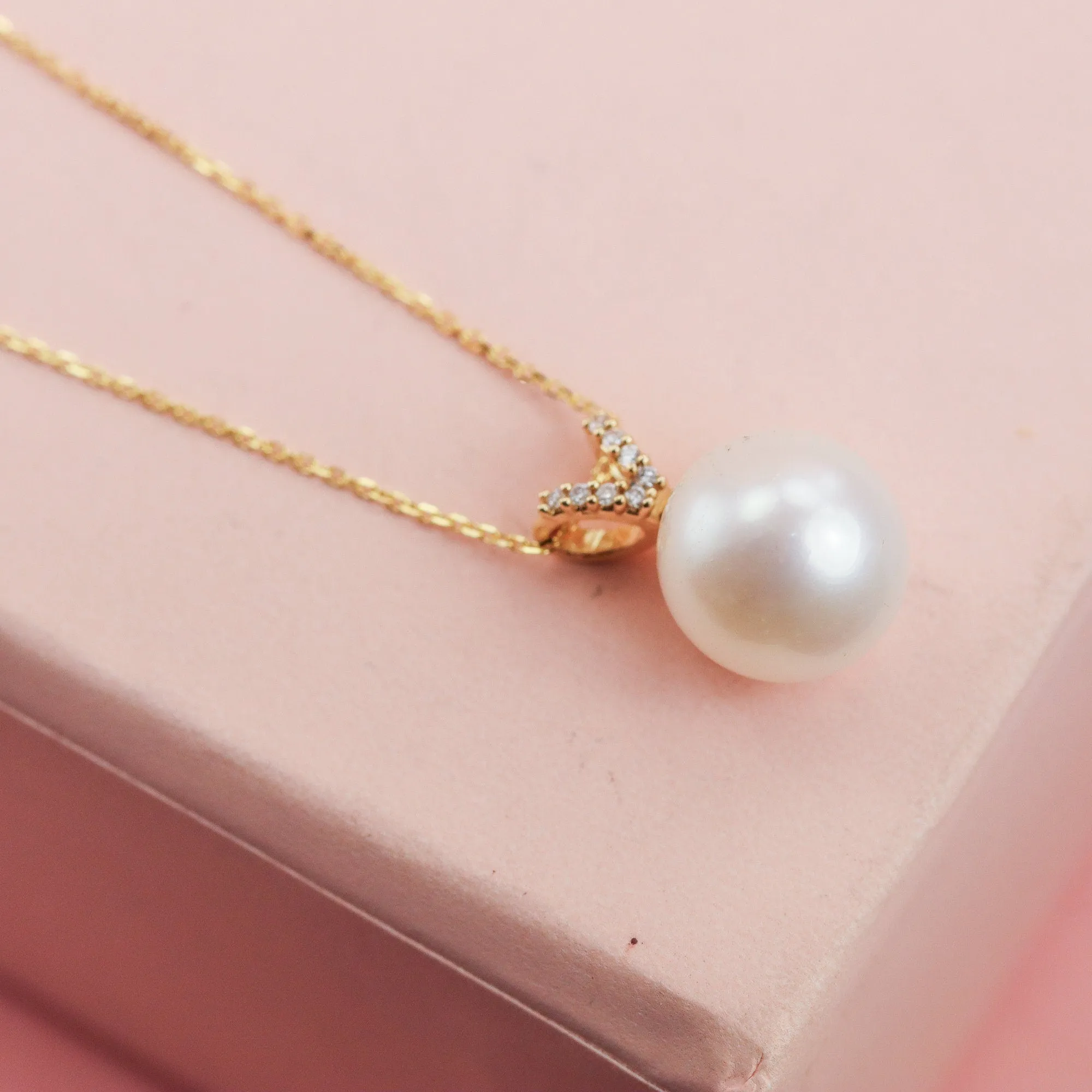 14K Diamond Pearl Necklace