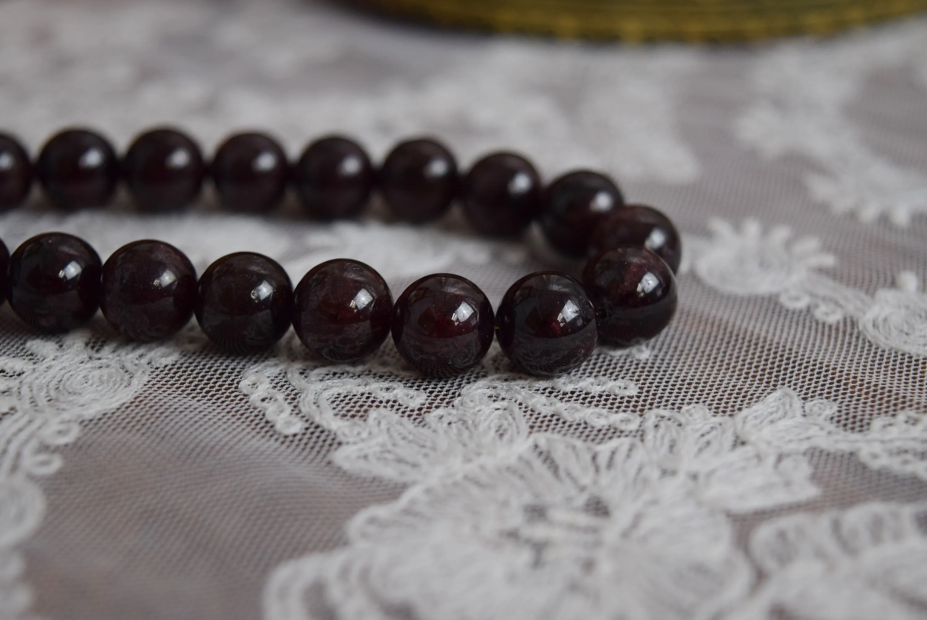 18th Century-style beaded Garnet Necklace