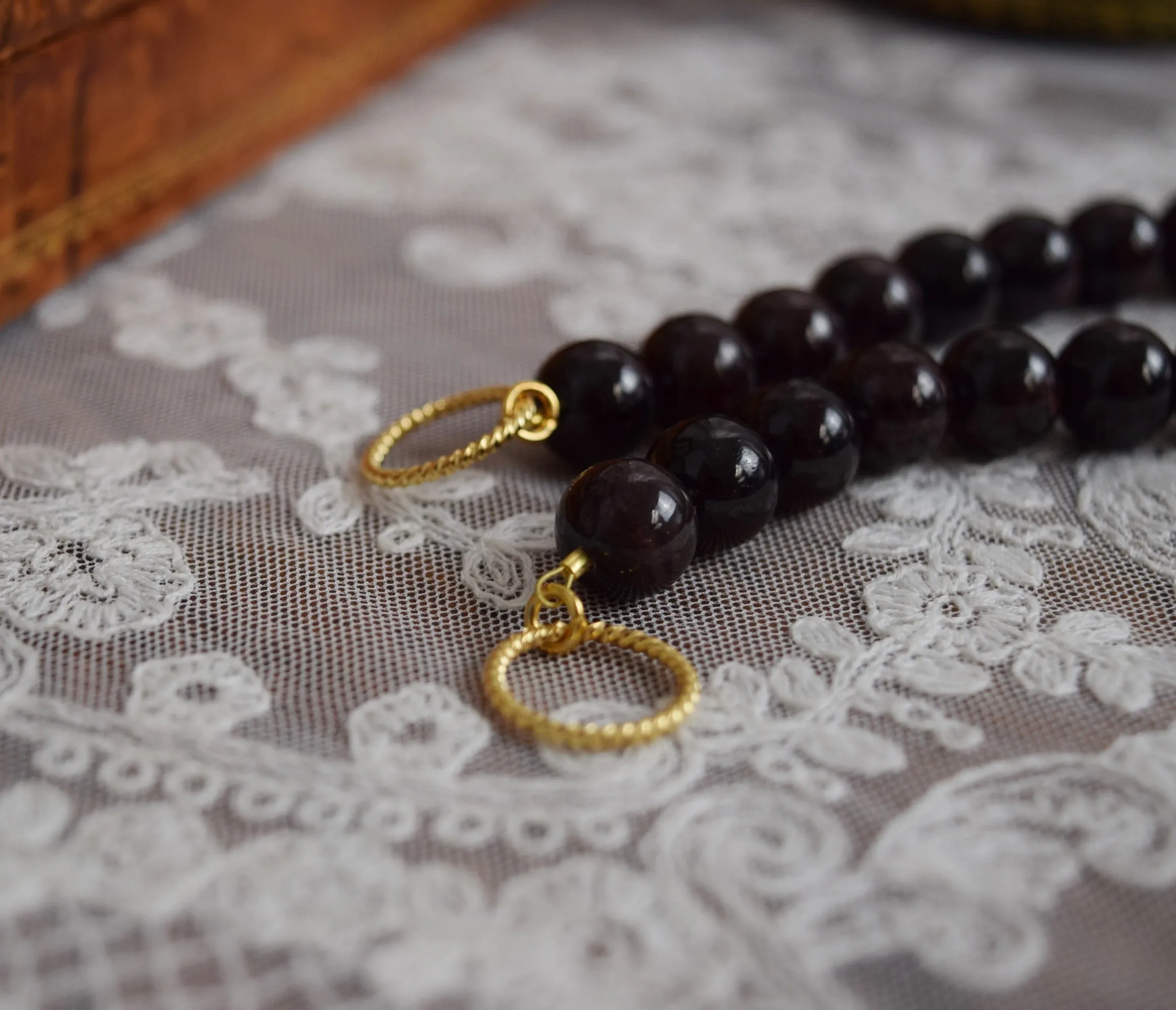 18th Century-style beaded Garnet Necklace