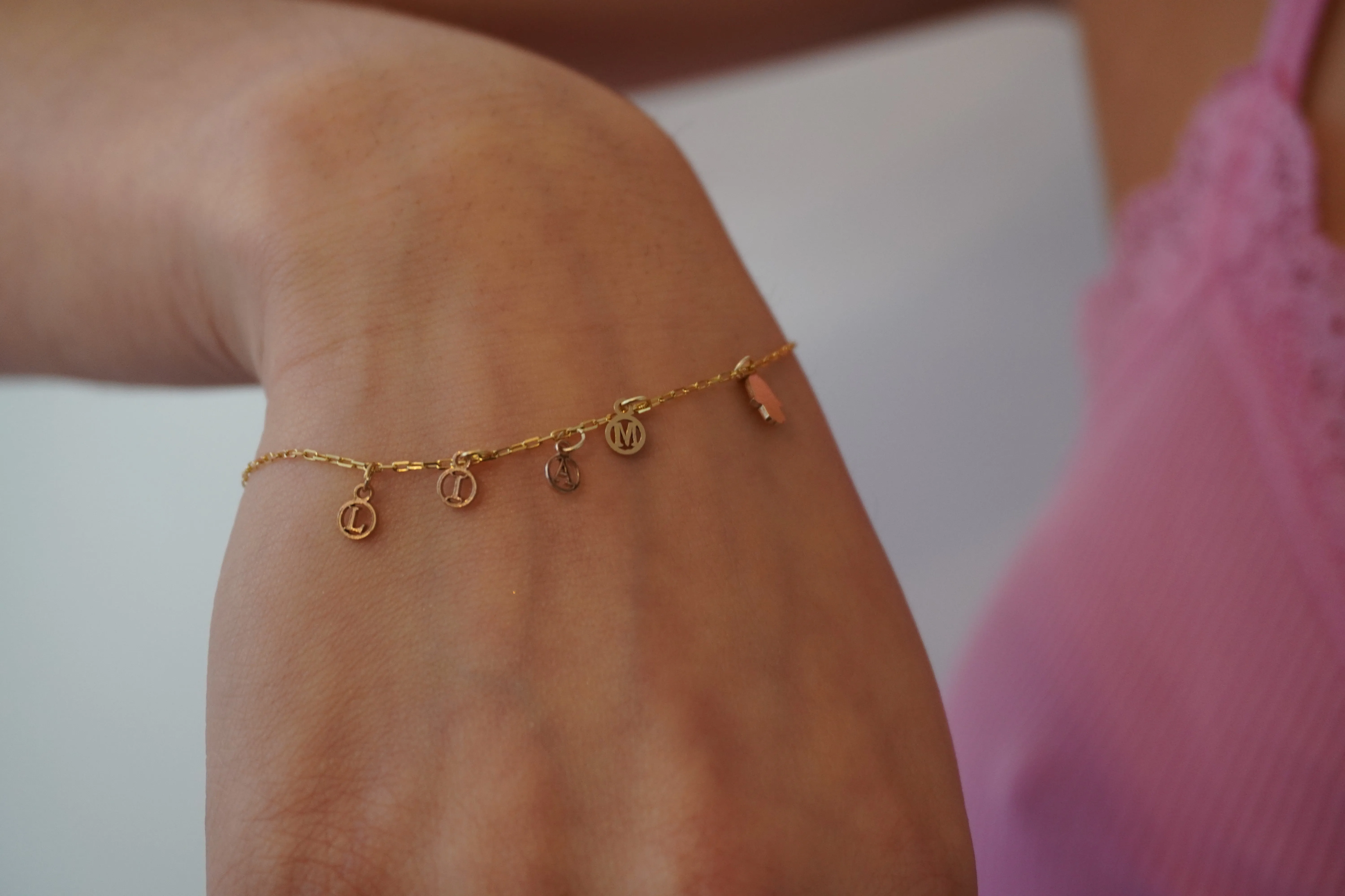 Circle Initial Charm - M | 10k Yellow Gold