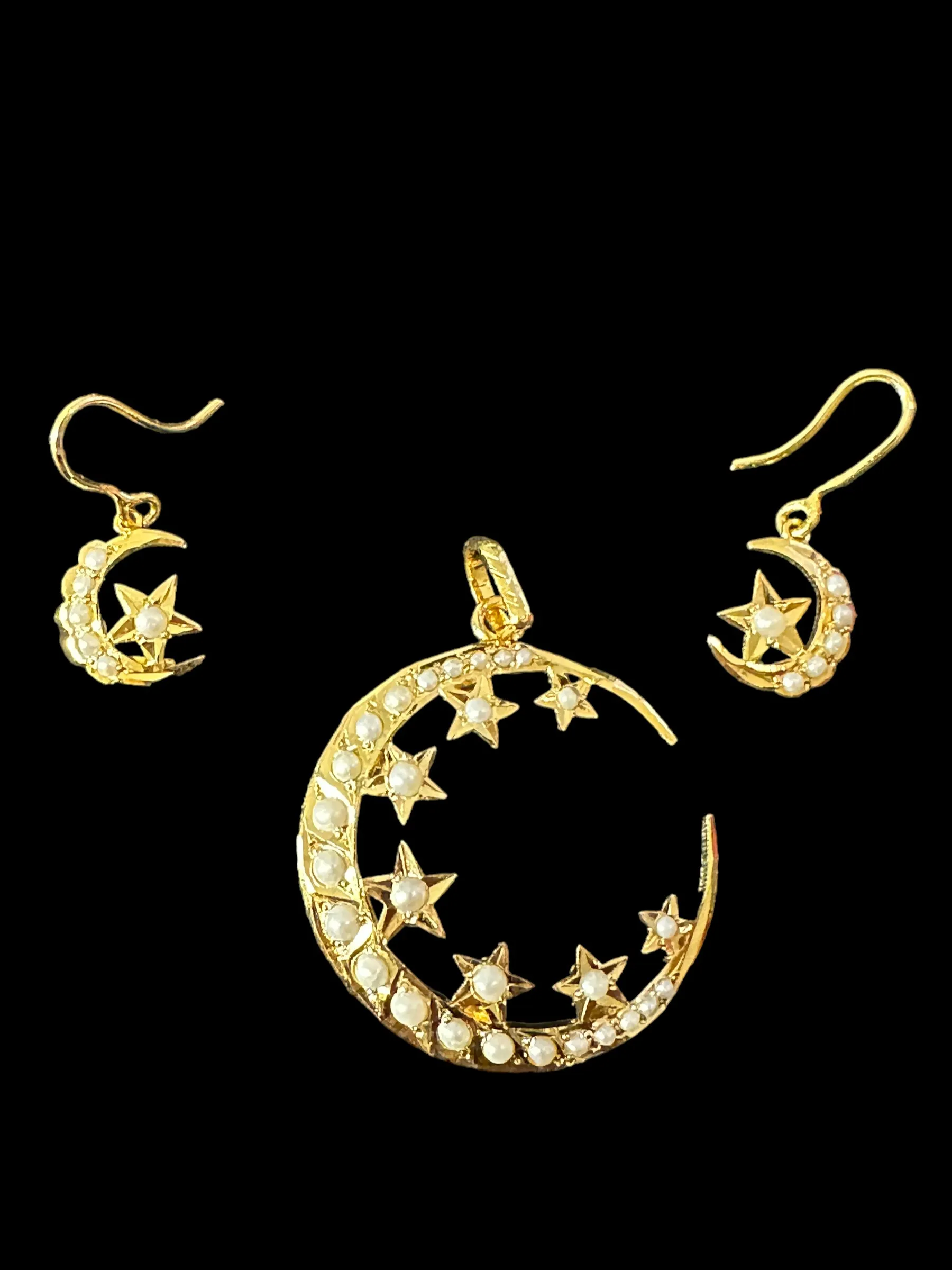 Gold plated silver pendant set in fresh water pearls ( READY TO SHIP )