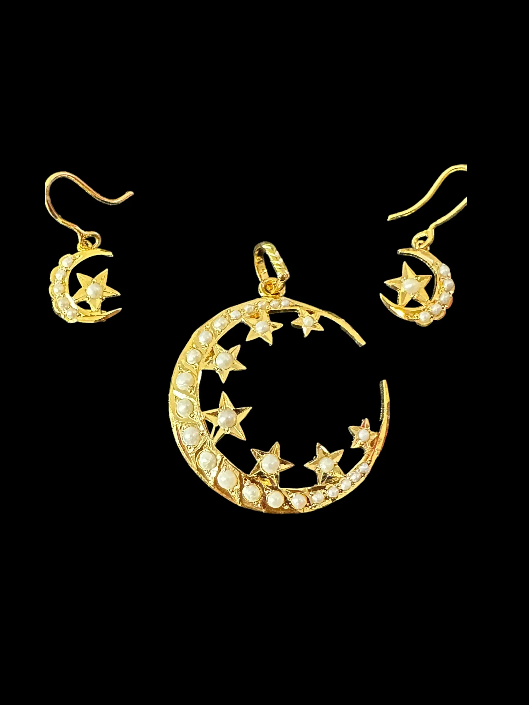 Gold plated silver pendant set in fresh water pearls ( READY TO SHIP )