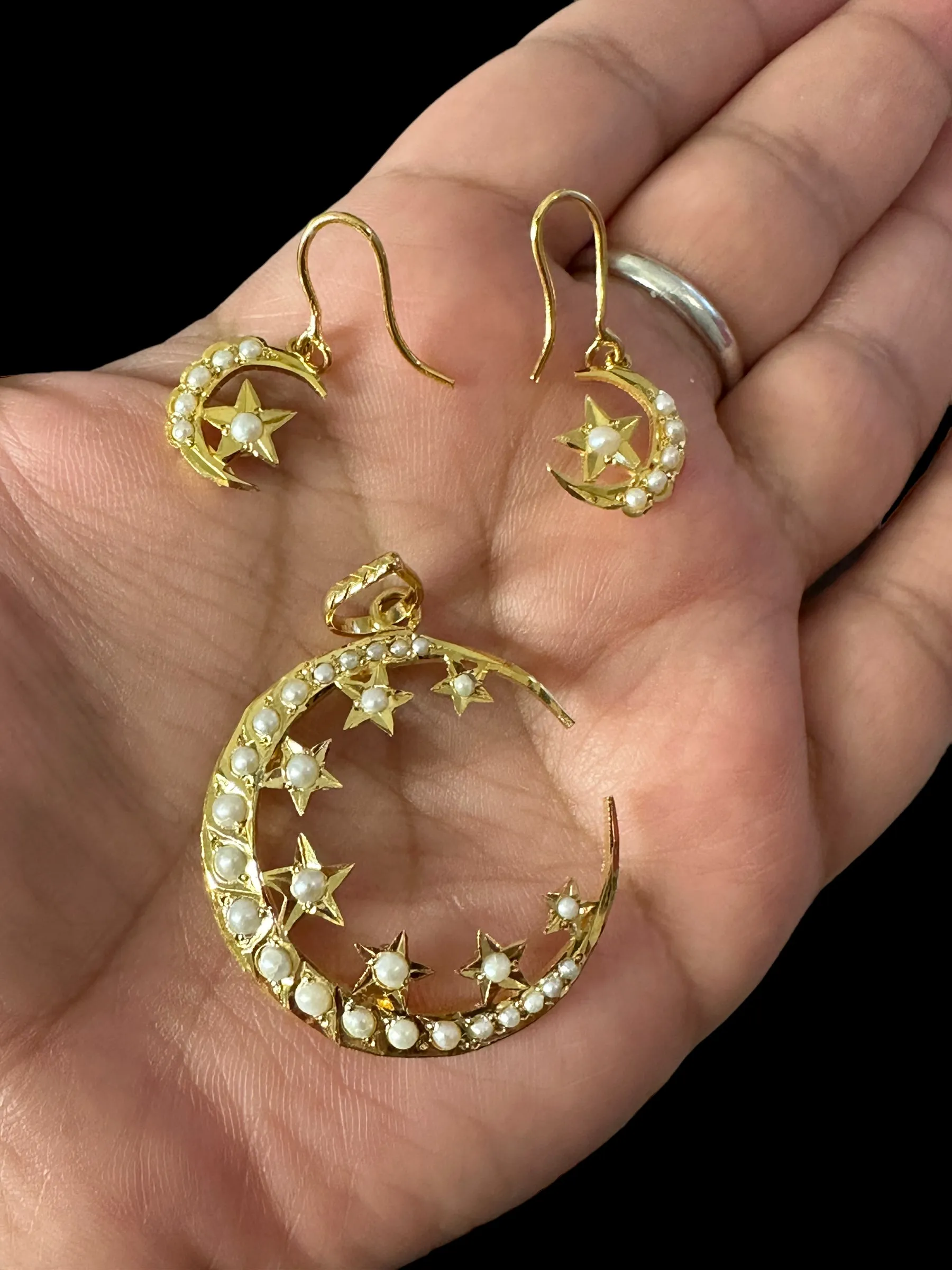 Gold plated silver pendant set in fresh water pearls ( READY TO SHIP )