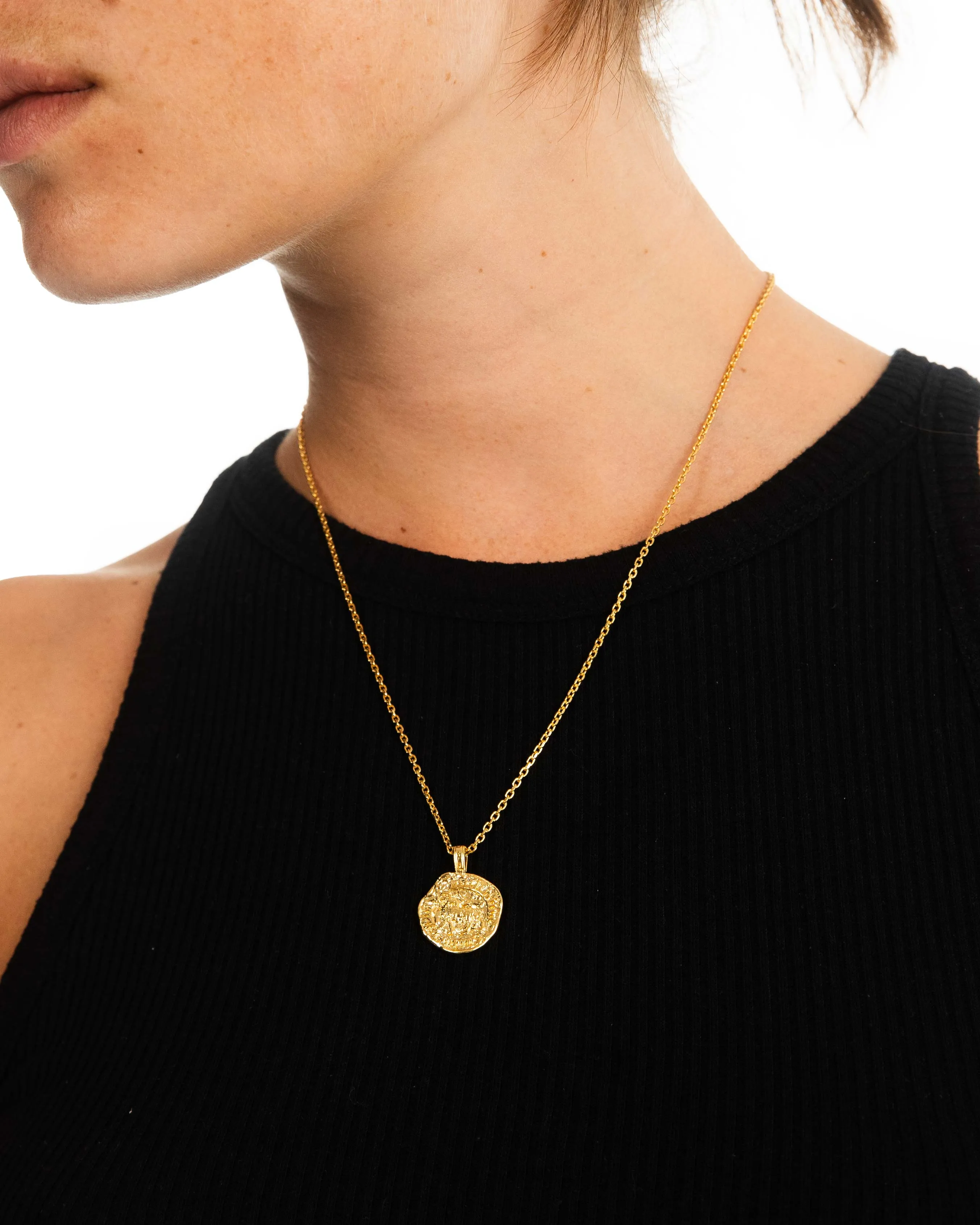 Leo Necklace Gold