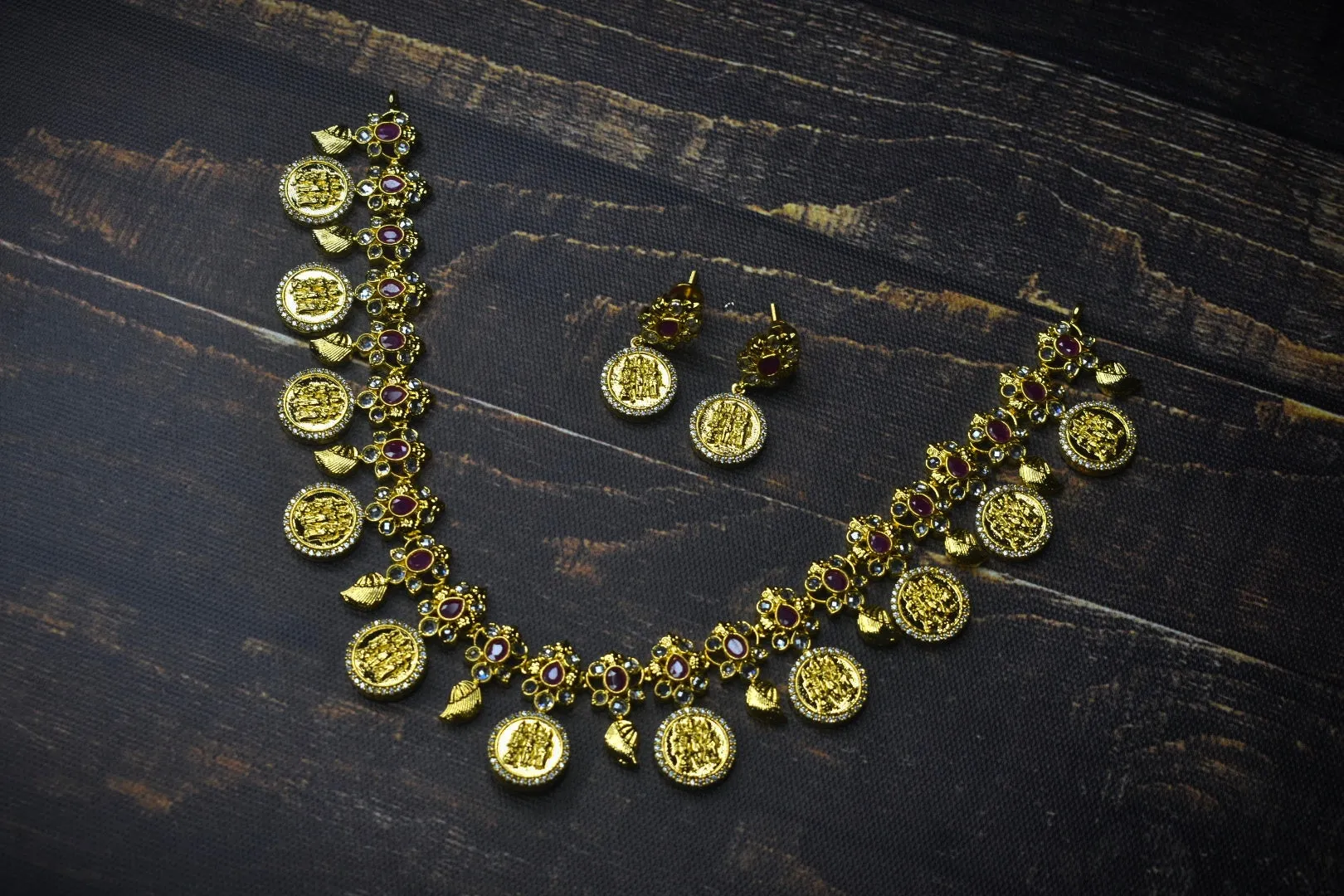 Sure! How about Elegant Parakasha Necklace - Exquisite Handcrafted Jewelry?