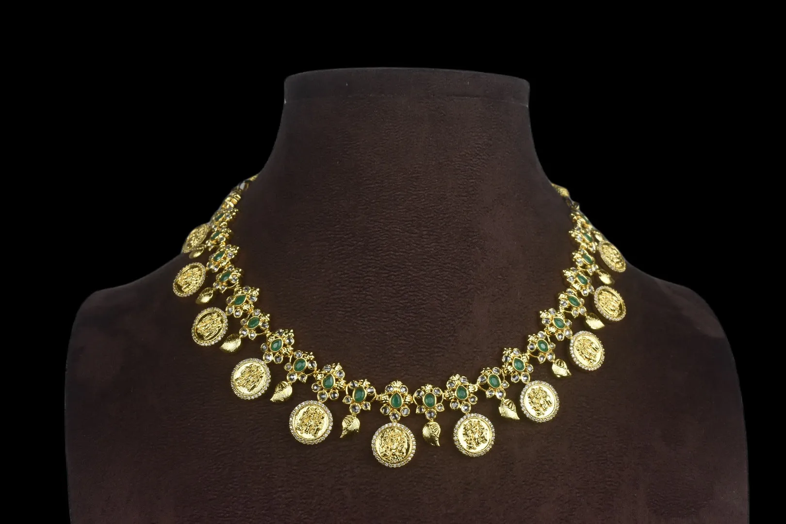 Sure! How about Elegant Parakasha Necklace - Exquisite Handcrafted Jewelry?