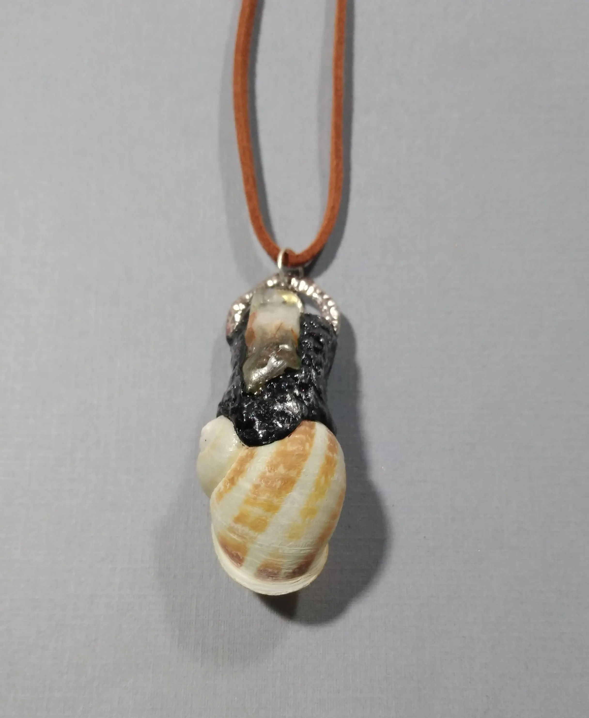 SEASHELL AND QUARTZ NECKLACE