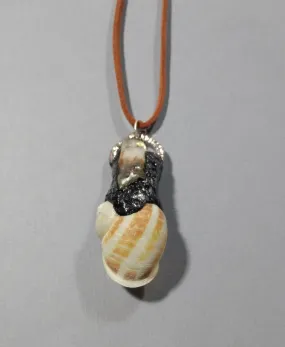 SEASHELL AND QUARTZ NECKLACE