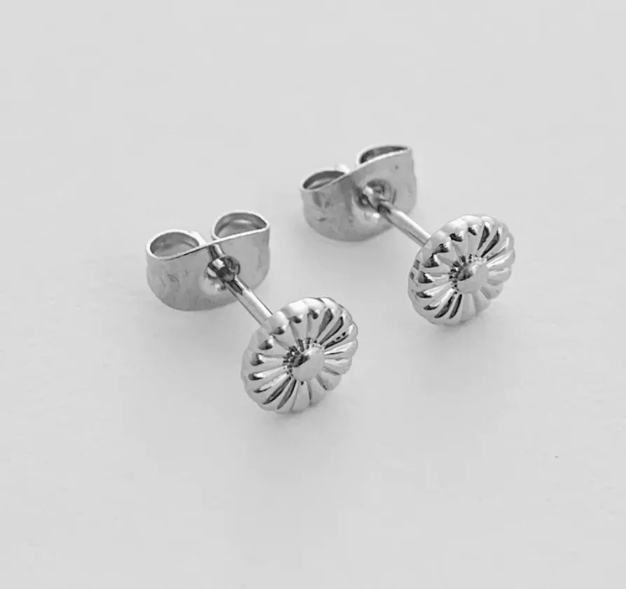 SIlver Daisy Stud Earrings