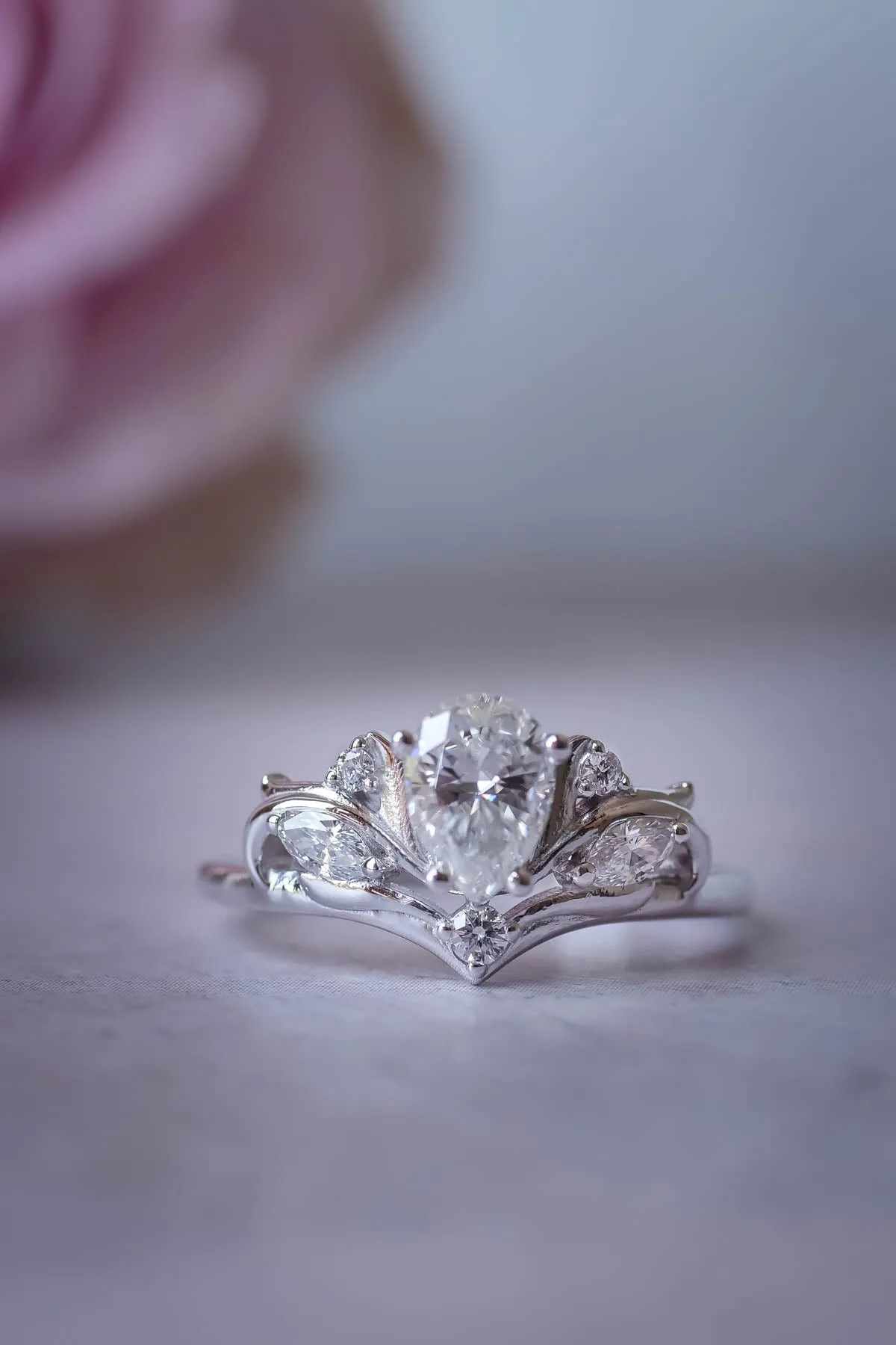 Unique bridal ring set with pear shaped lab grown diamond / Swanlake