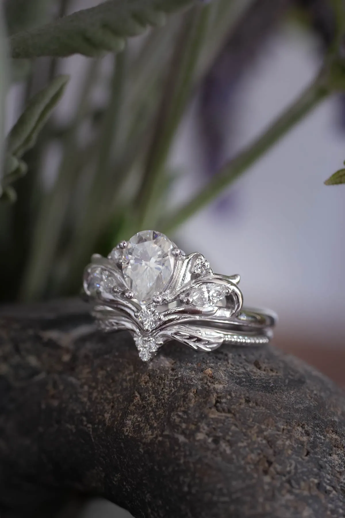 Unique bridal ring set with pear shaped lab grown diamond / Swanlake