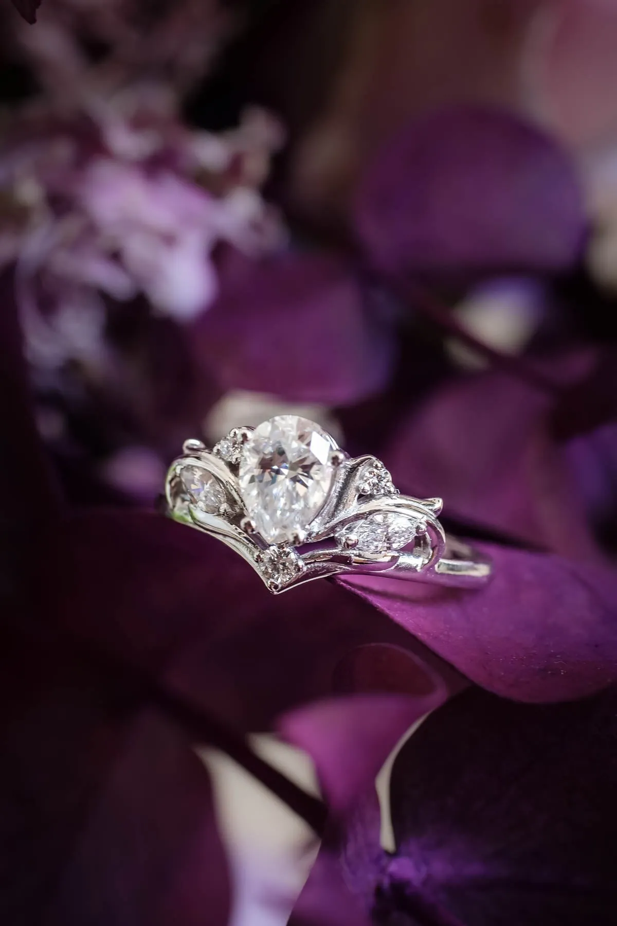 Unique bridal ring set with pear shaped lab grown diamond / Swanlake