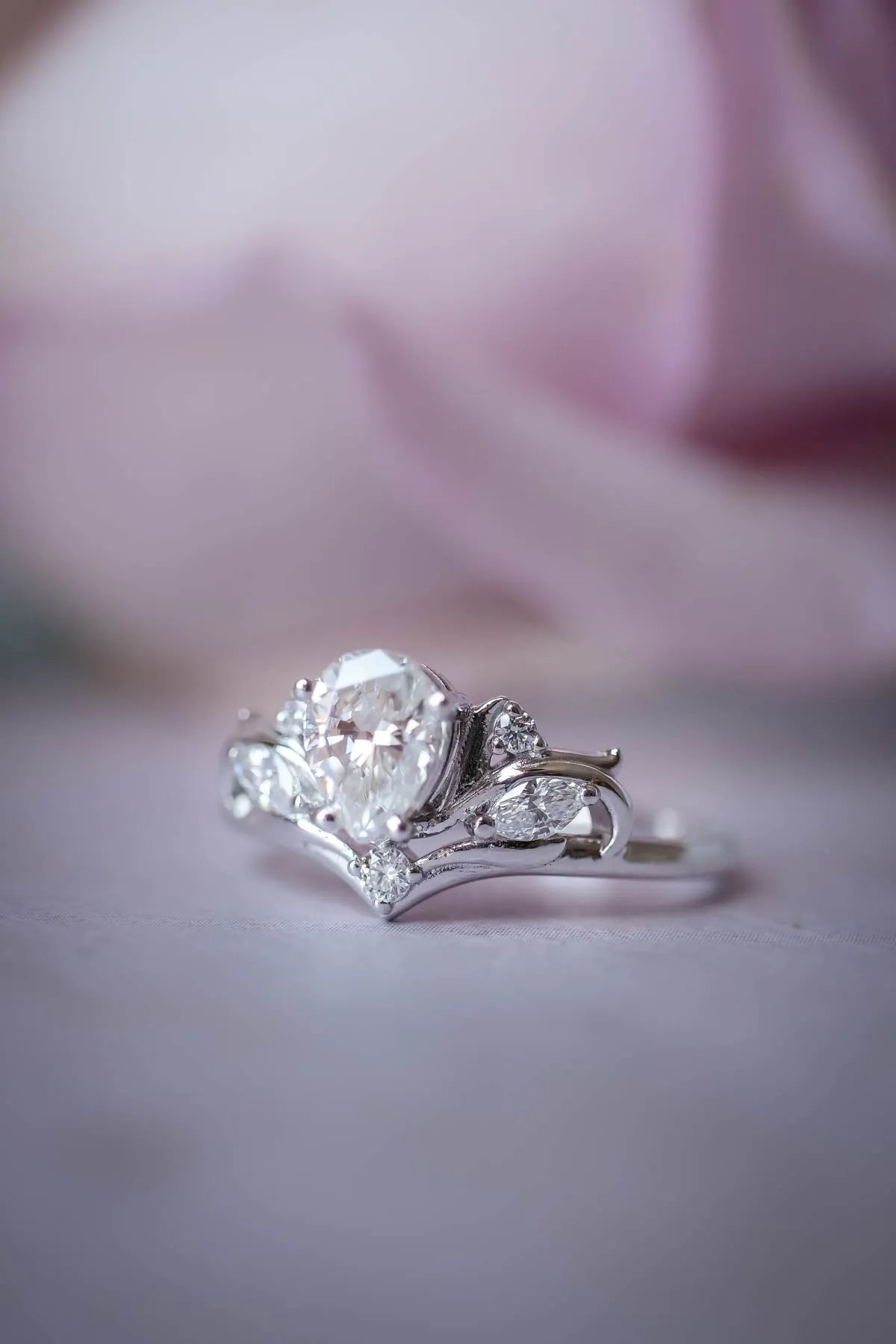 Unique bridal ring set with pear shaped lab grown diamond / Swanlake