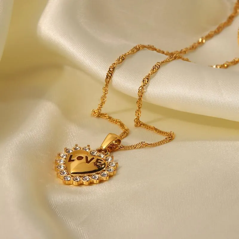 Women's Gold-plated LOVE Heart Pendant Necklace